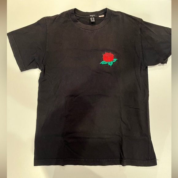 Rose patch tshirt - Picture 1 of 1
